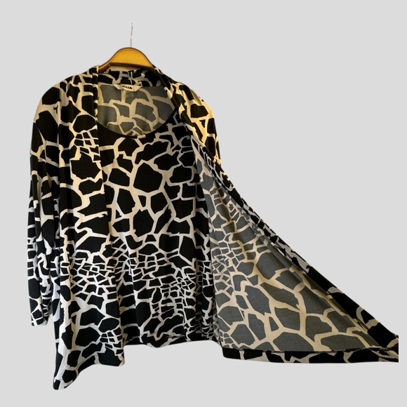 Alia Women’s 2-Piece Animal Print Open Sweater Attached Sleeveless Size L - Picture 2 of 10